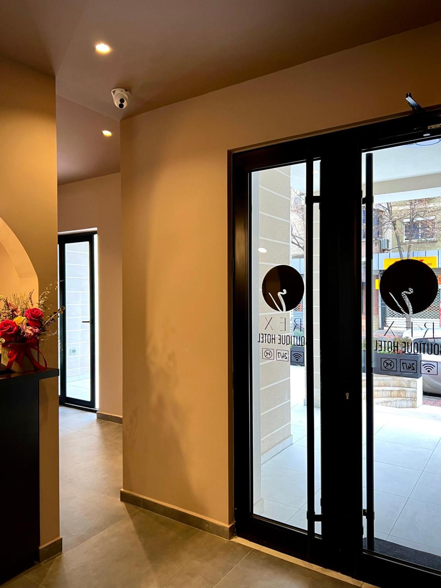 Rex Hotel Boutique Tirana Bagian luar foto